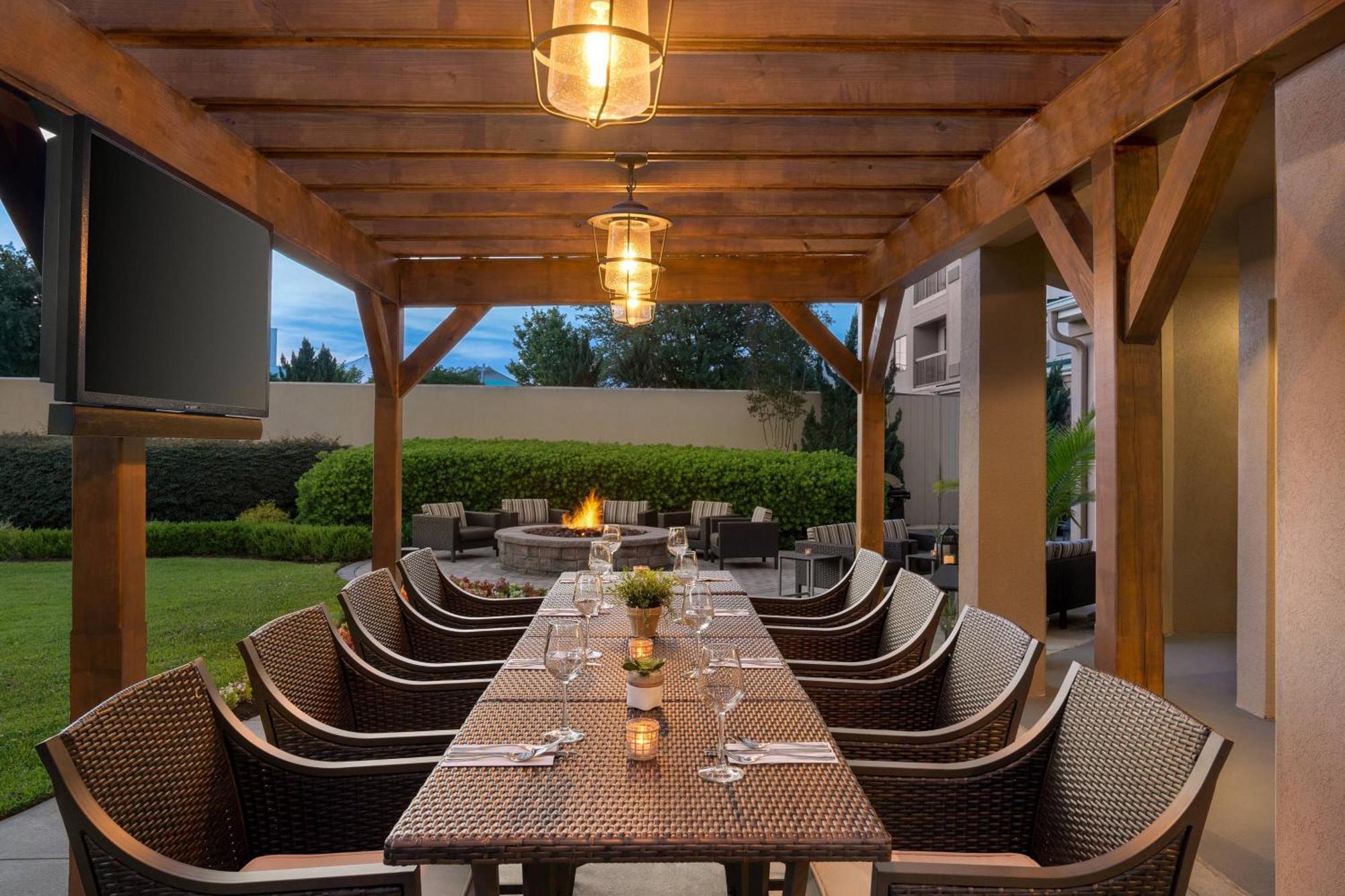 Courtyard Greenville Exterior photo